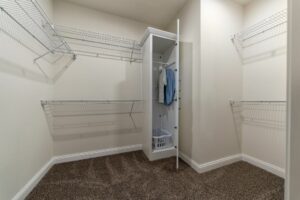 Aurora_Signature_2LM2202-R_AU230A_Closet_21341