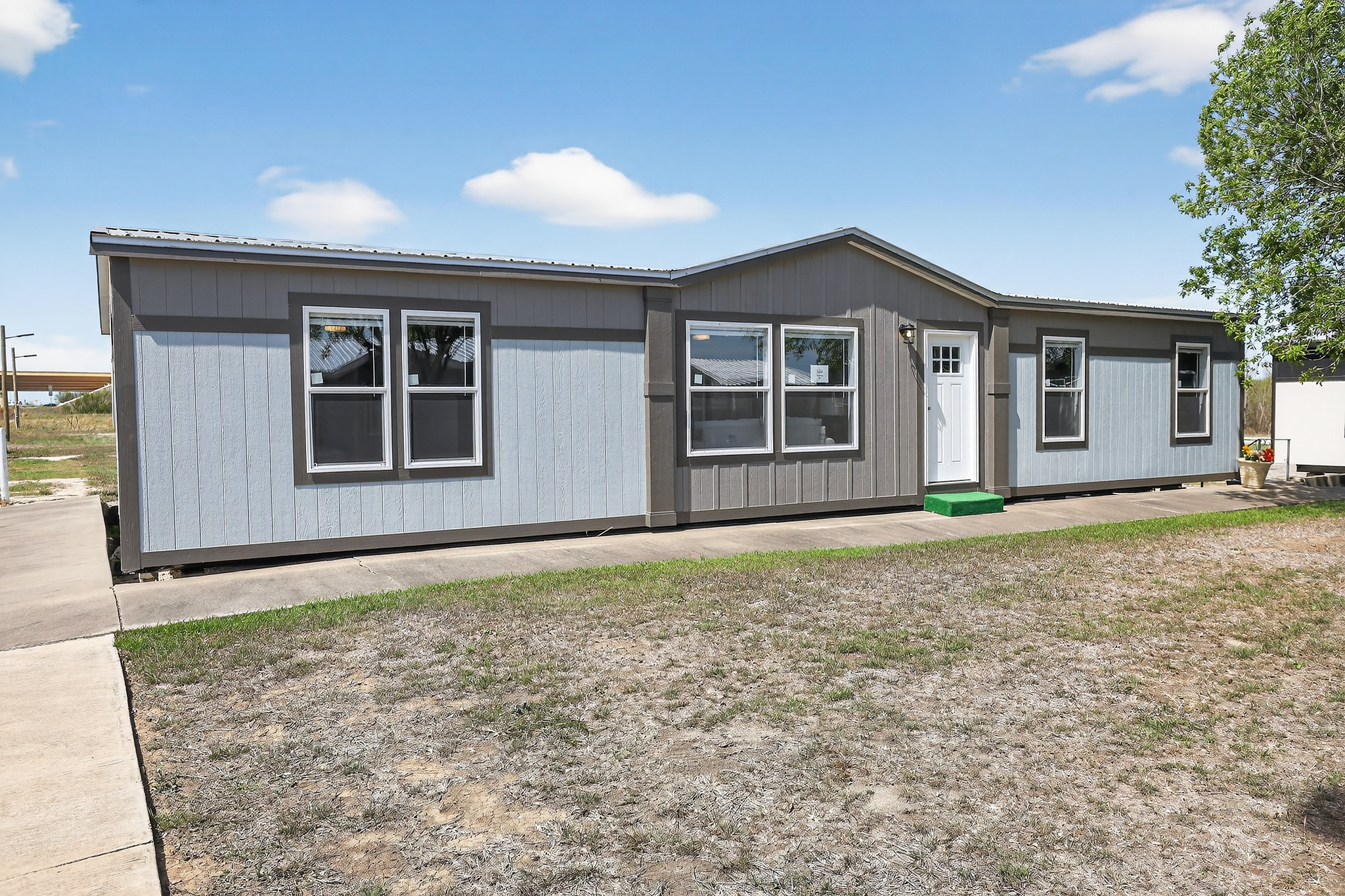 Hidden Shores 32563A Exterior