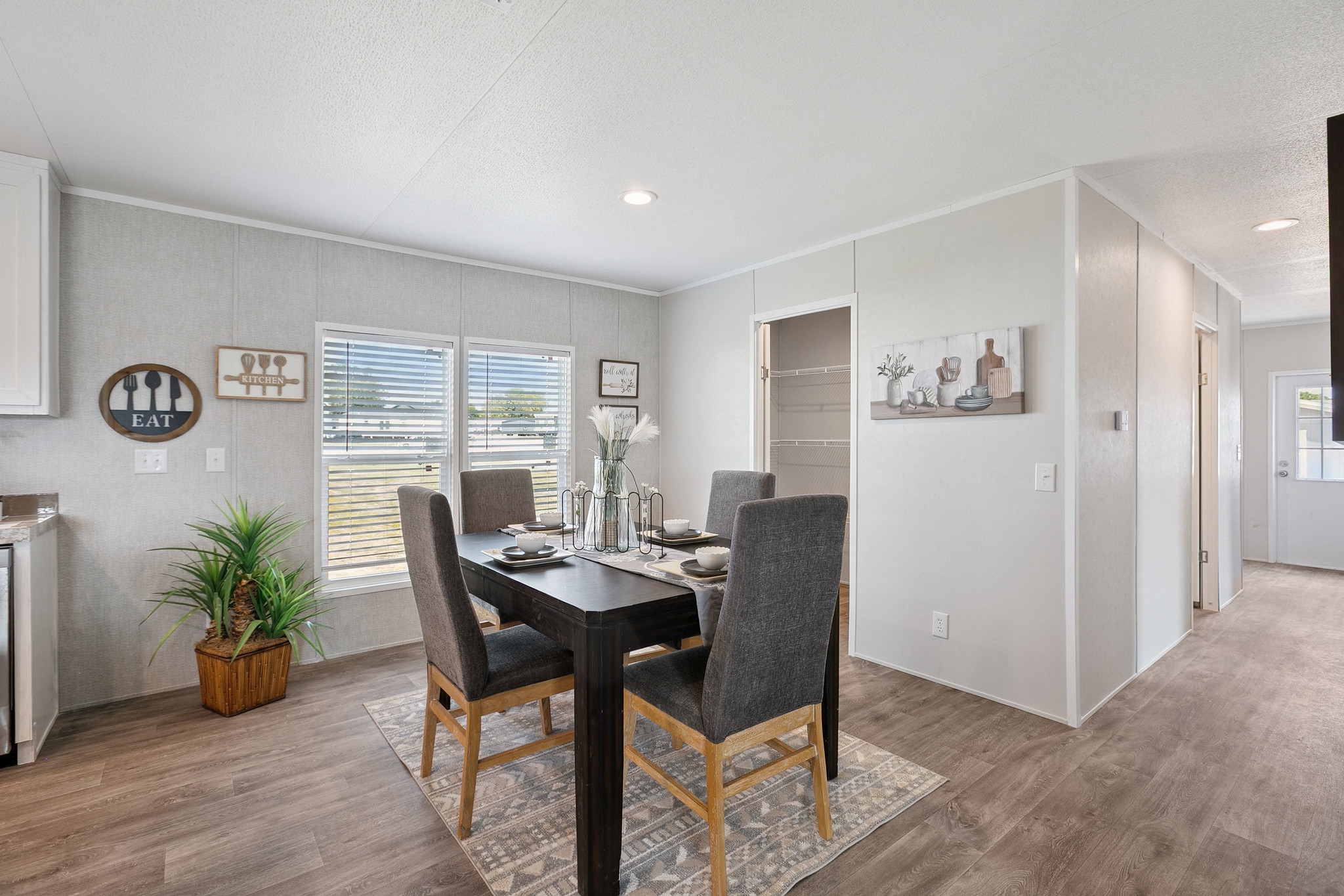 ValuHomes Limited 28563P actual photo 7