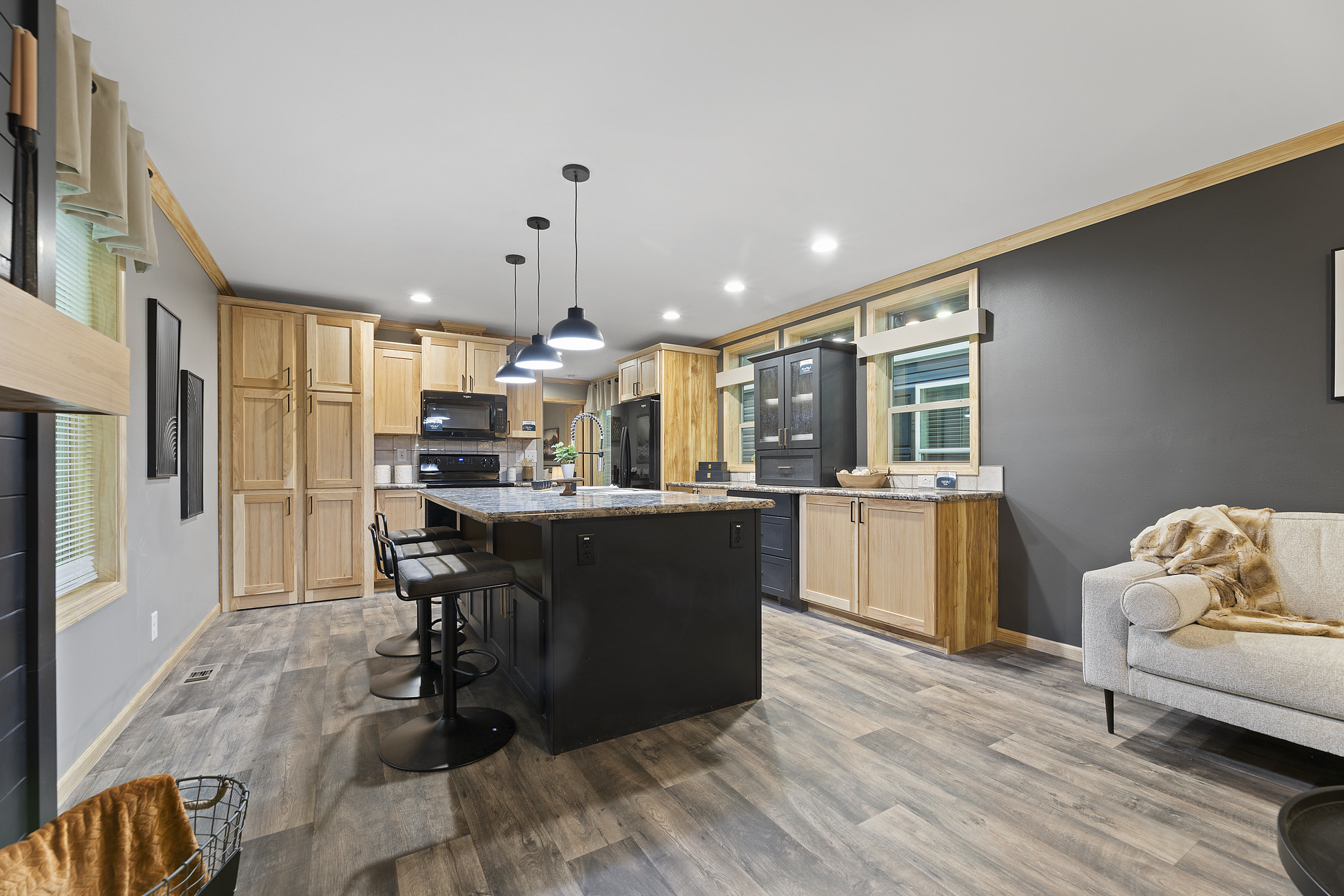 Westlake Sapphire actual photo 10